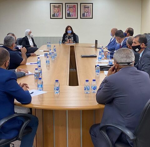 الطاقة توقع مع جميعات محلية اتفاقيات تزويد المواطنين بانظمة شمسية مدعومة بمنحة 30%