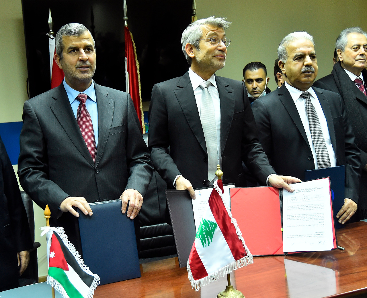 الأردن ولبنان وسوريا يوقعون اتفاقية العبور وعقد تزويد لبنان بالكهرباء من الشبكة الاردنية