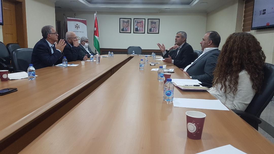 الخرابشة يدعو الصناديق المحلية للاستثمار في مشاريع الطاقة