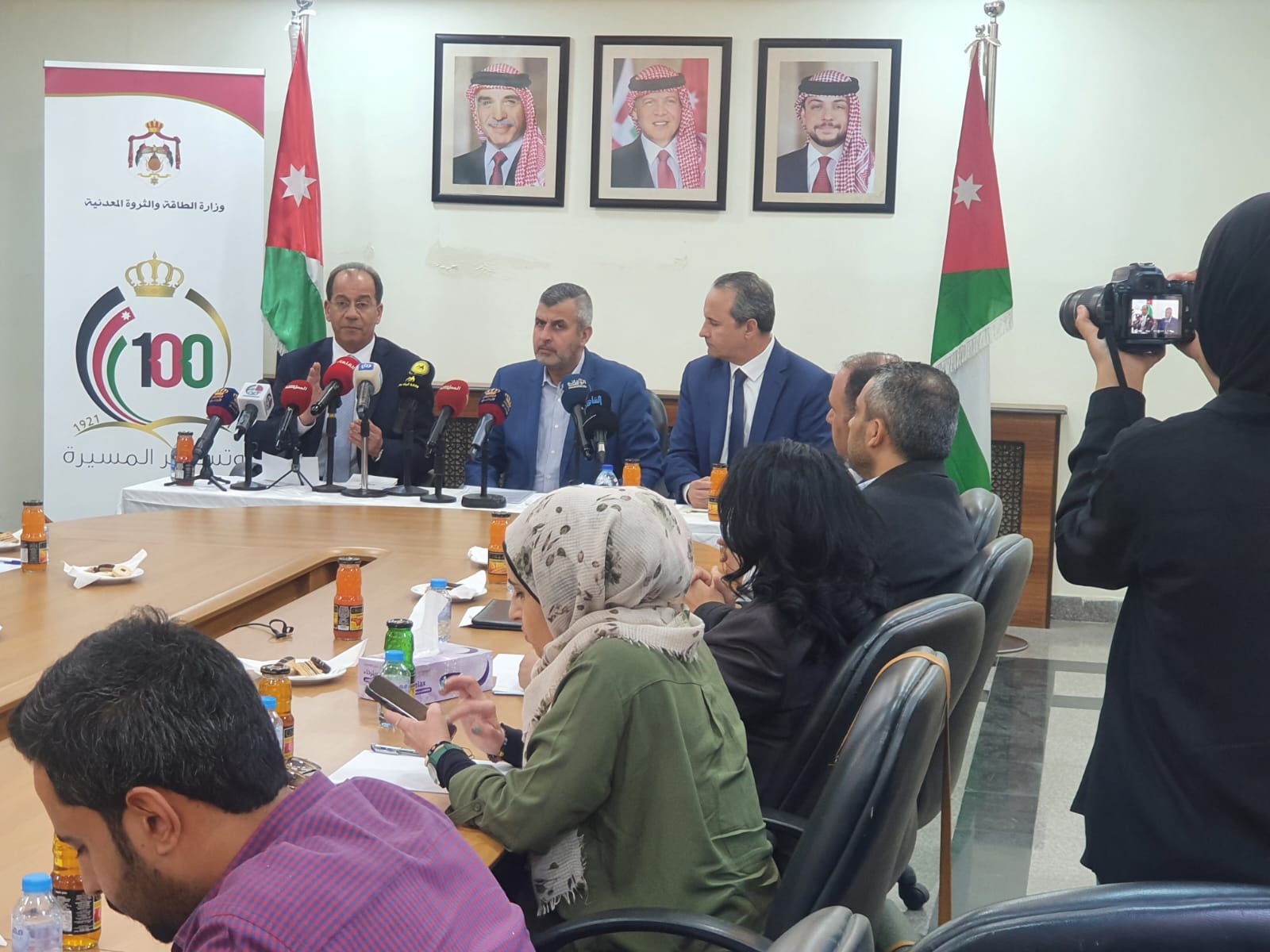 مؤتمر صحفي حكومي في وزارة الطاقة حول التعرفة الكهربائية