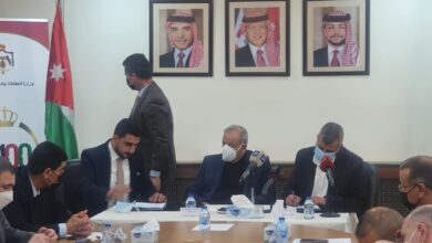 وزارة الطاقة توقع اتفاقيات استبدال 410 الاف وحدة انارة في البلديات باخرى موفرة للطاقة