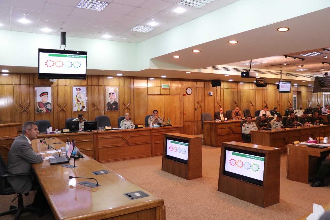 وزير الطاقة والثروة المعدنية يحاضر في كلية الدفاع الوطني الملكية