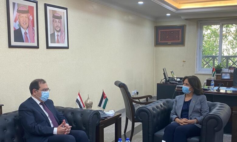 زواتي تبحث مع وزير البترول المصري علاقات التعاون المشترك وسبل تعزيزها