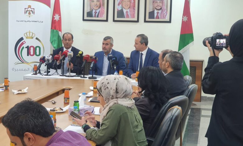 مؤتمر صحفي حكومي في وزارة الطاقة حول التعرفة الكهربائية