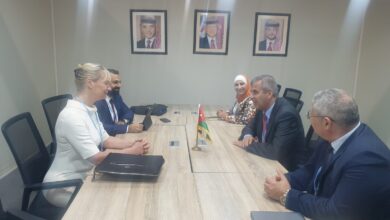 الخرابشة و ويلكينسون يؤكدان أهمية العمل المشترك في مجال التحول الطاقي شرم الشيخمصر ١٦ تشرين الثاني
