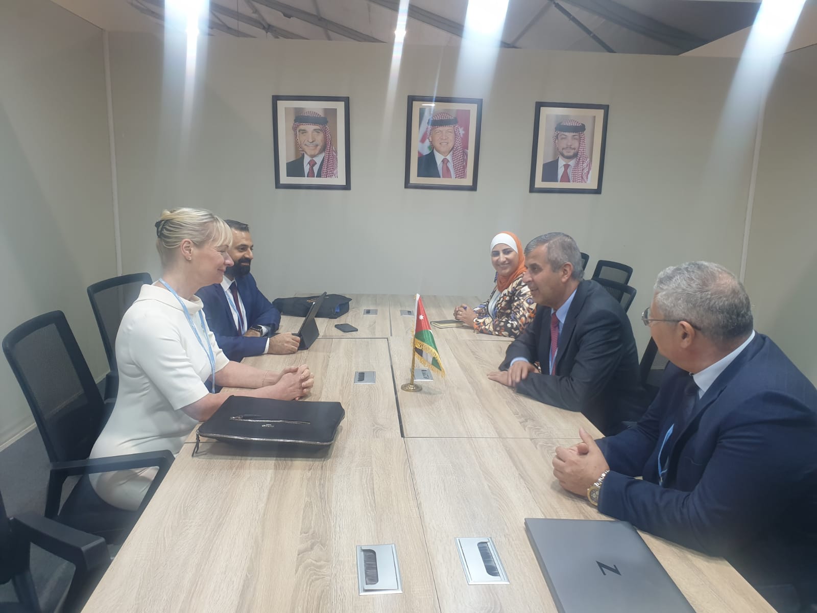 الخرابشة و ويلكينسون يؤكدان أهمية العمل المشترك في مجال التحول الطاقي شرم الشيخمصر ١٦ تشرين الثاني