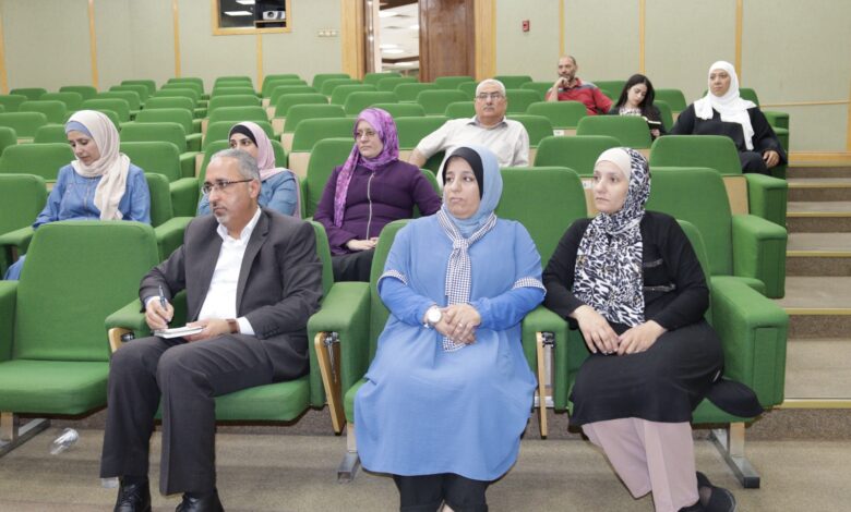الطاقة تعقد محاضرة توعوية حول الأسرة الآمنة والتربية الوالدية