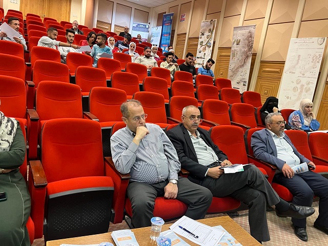 الطاقة تحاضر بحق الحصول على المعلومة في جامعة البلقاء التطبيقية