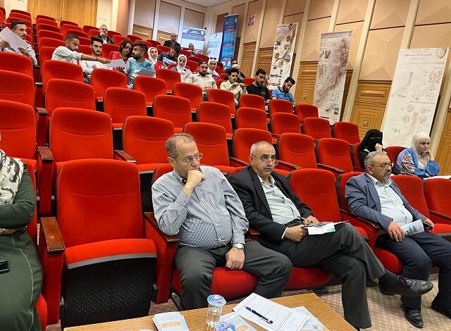 الطاقة تحاضر بحق الحصول على المعلومة في جامعة البلقاء التطبيقية