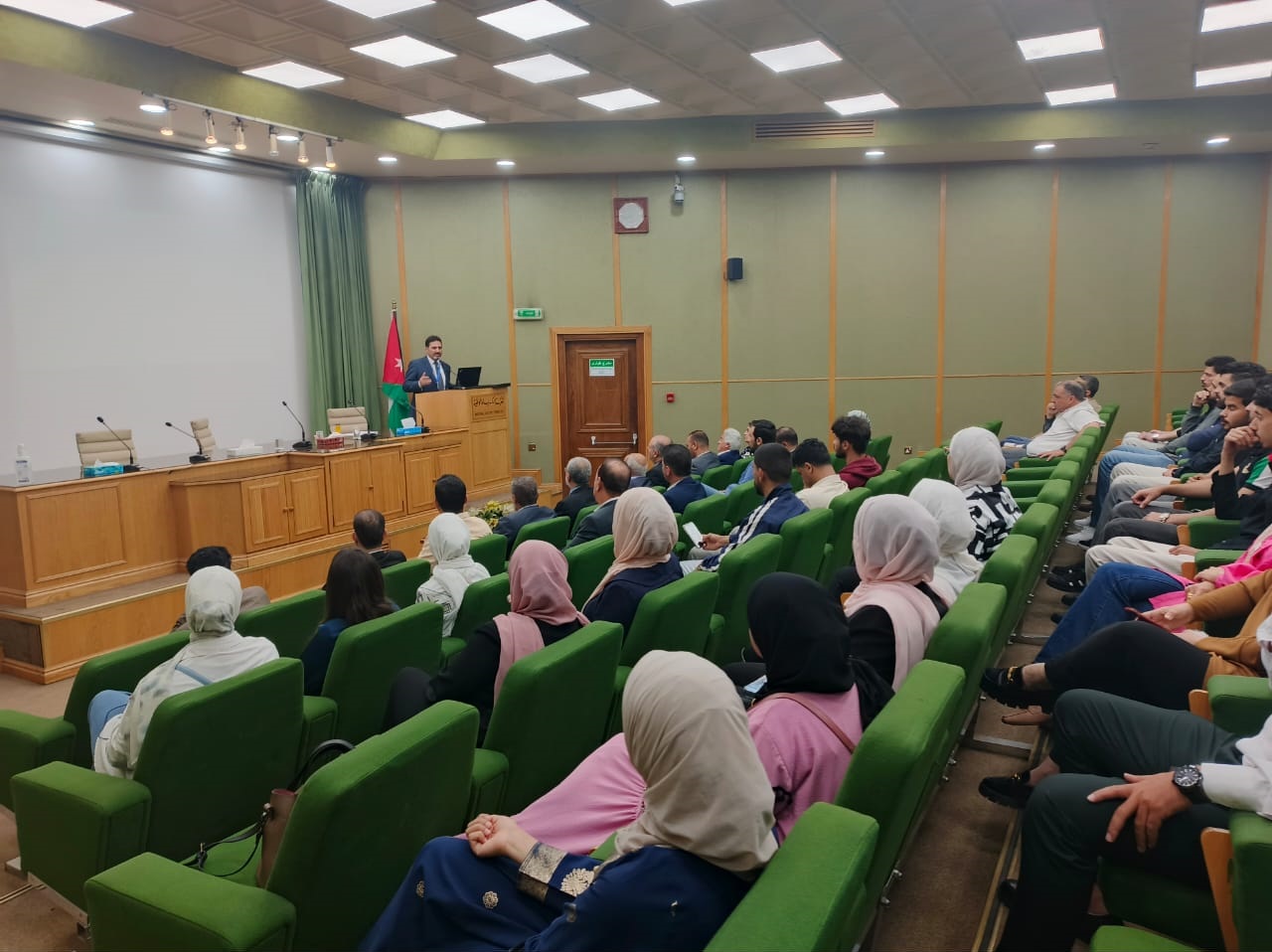 "الرقمنة في تطبيقات الطاقة" محاضرة تنظمها وزارة الطاقة لموظفيها