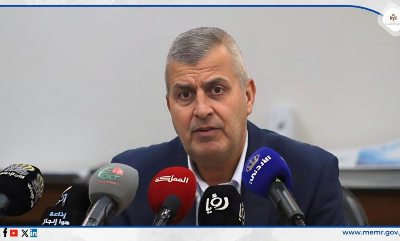 "الخرابشة" يوقع 20 اتفاقية مع جمعيات خيرية وتعاونية لتمويل برنامج القطاع المنزلي لتركيب الخلايا و السخانات الشمسية